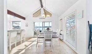 Dining - Amazing 3-bedroom house with AC in charming Margaritaville (Osage Beach)