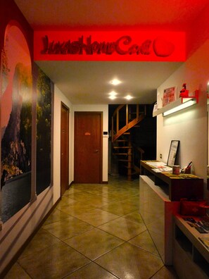 Interior - Lukas Home – Apartment for 6 Guests with Game Room, Near the Lake (Merone)