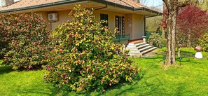 Exterior - Lukas Home – Apartment for 6 Guests with Game Room, Near the Lake (Merone)