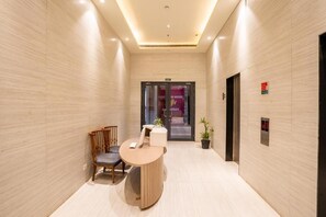 Lobby - Skynest – Luxe Modern Studio in Gurugram, India (Gurugram)