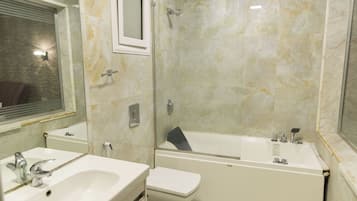 Leilighet – deluxe, privat bad, hageutsikt | Bad