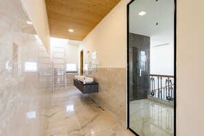 Bathroom - Anandam in the Himalyas By Alaya Stays (Rishikesh)