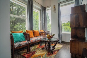 Living area - Anandam in the Himalyas By Alaya Stays (Rishikesh)