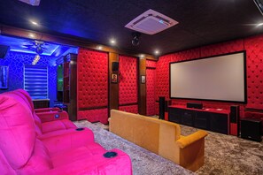 Interior - Anandam in the Himalyas By Alaya Stays (Rishikesh)