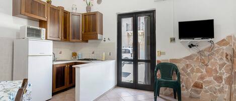 Fridge, oven, stovetop, highchair