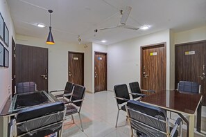House | Living room - Super Hillview Pune Formerly Siri Lodge (Pune)