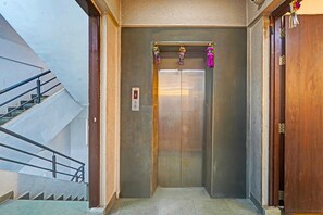 House | Interior - Super Hillview Pune Formerly Siri Lodge (Pune)