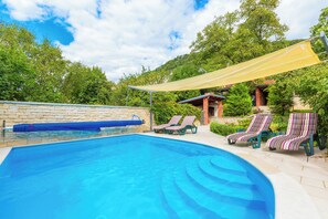 Outdoor pool - Mediterranean vacation home with swimming pool in a quiet location (Krizisce)