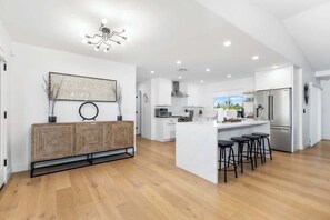 Fridge, microwave, oven, stovetop - Entertaining Estate: Pickleball, B-ball & Golf! (Phoenix)