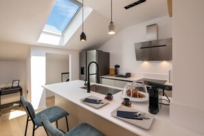 Fridge, oven, stovetop, dishwasher - Exclusive apartment with balcony, sea view & private parking space in Crikvenica (Crikvenica)