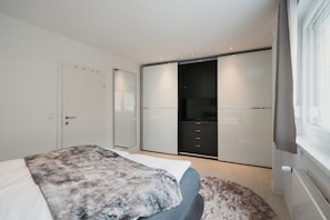 2 quartos, ferros/tábuas de passar roupa, Wi-Fi, roupa de cama