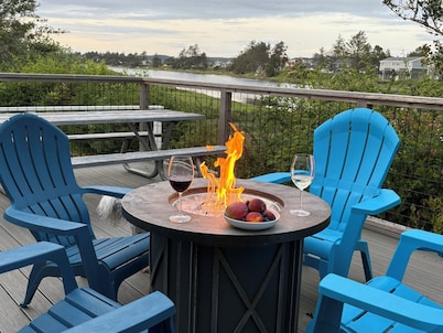Riverview Cottage– Walk to Beach, Views Everywhere!