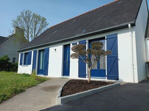 Exterior - Single-storey house with enclosed garden and terrace (Crozon)