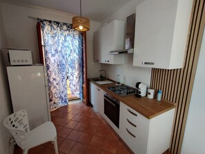 Kühlschrank, Ofen, Herdplatte, Geschirrspüler