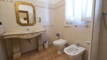 Camera Comfort, patio, N.2 vista montagna | Bathroom