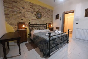 Tripla Comfort, patio, N.1, vista montagna | مكواة/لوح كي وواي فاي مجانًا وملاءات أسرّة