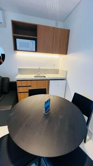 Apartamento superluxo, vista para a praia | Área de estar | Brinquedos