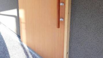 Tomannsrom – superior, balkong, elveutsikt | Innvendig