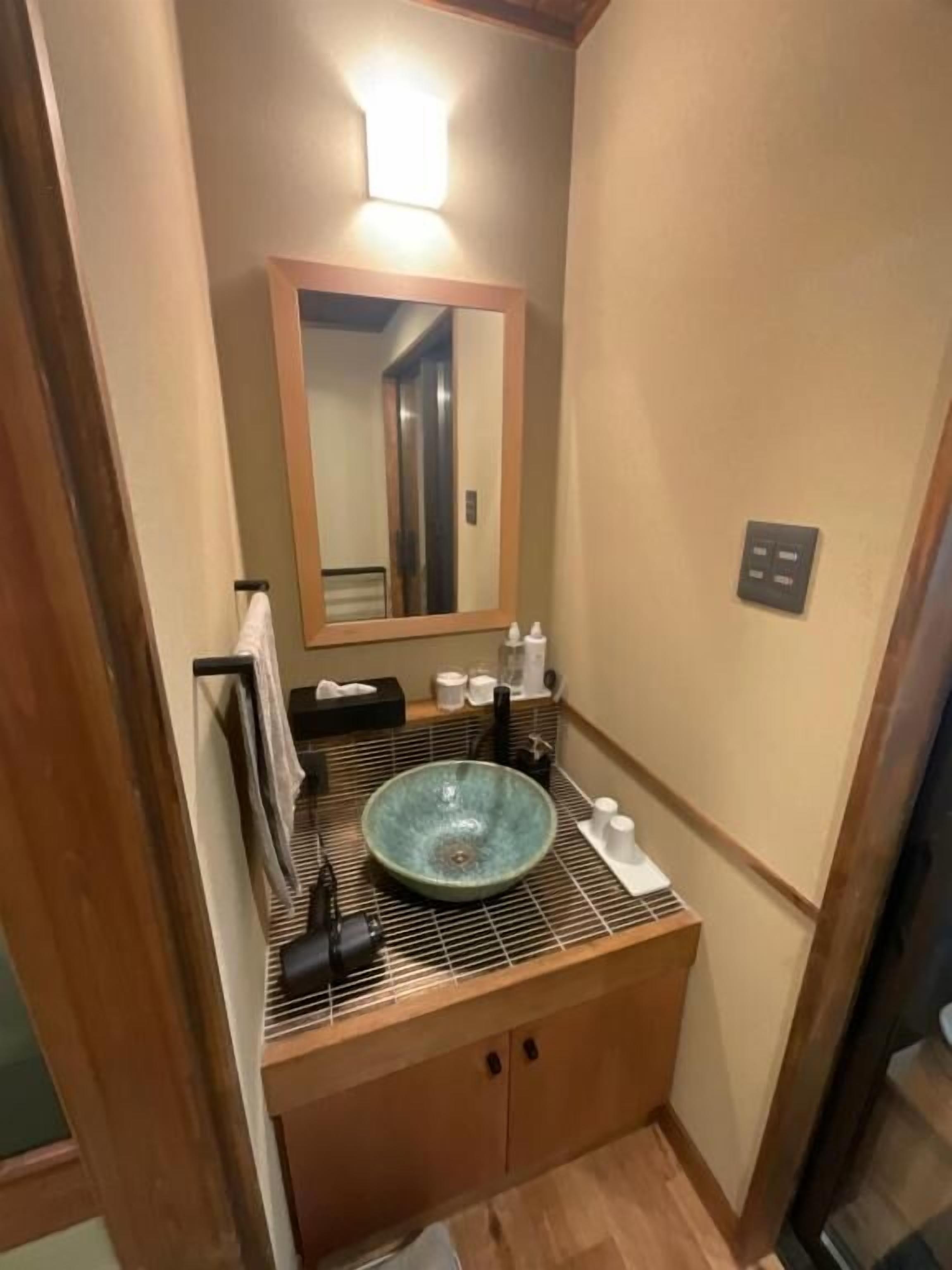 슈피리어 트윈룸, 발코니, 강 전망 | 욕실