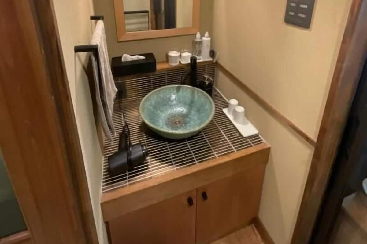 Superior Twin Room, Balcony, River View | Bathroom