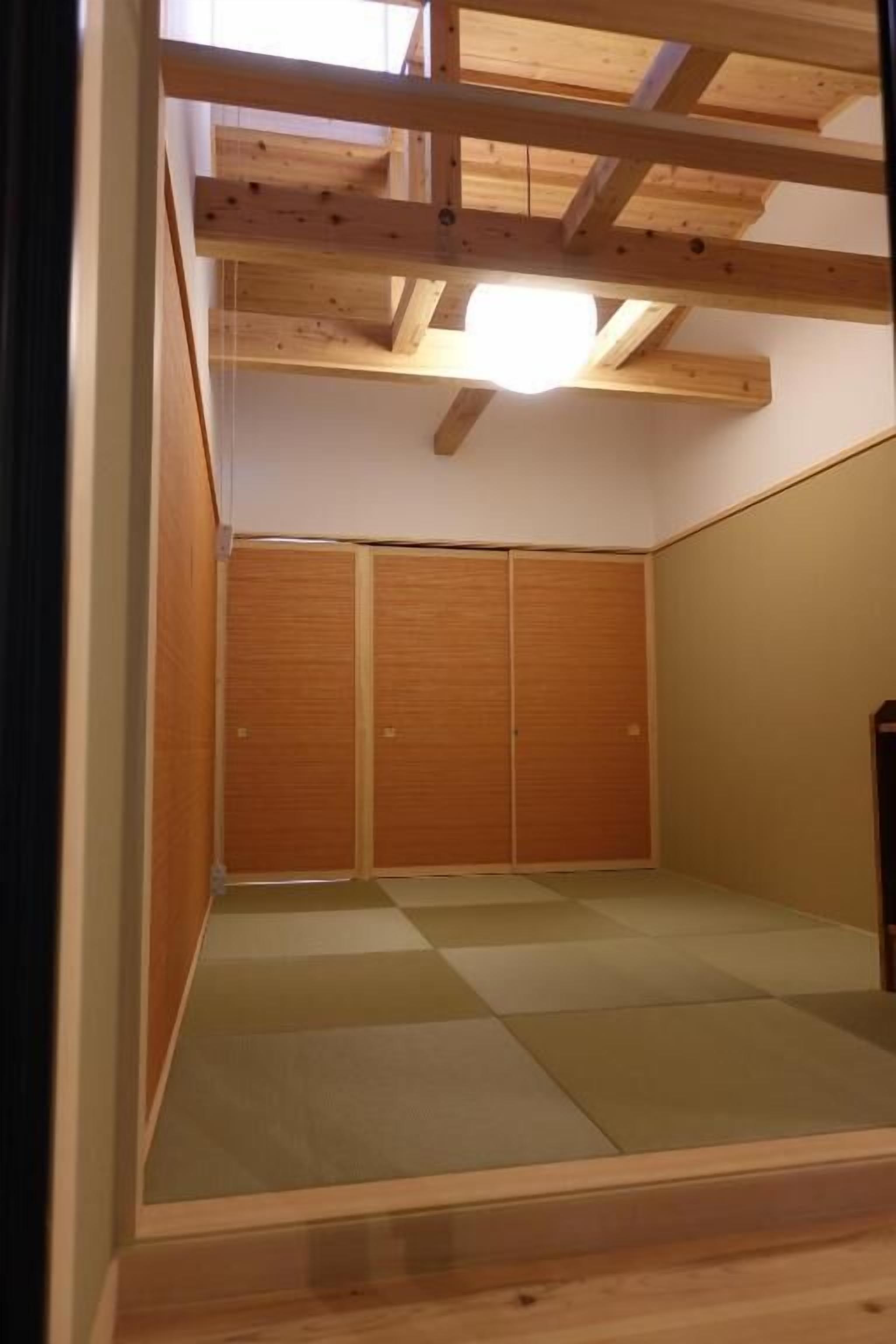 Deluxe Twin Room, Balcony, River View | Interior