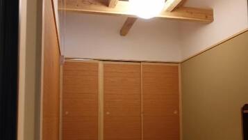 Deluxe Twin Room, Balcony, River View | Interior