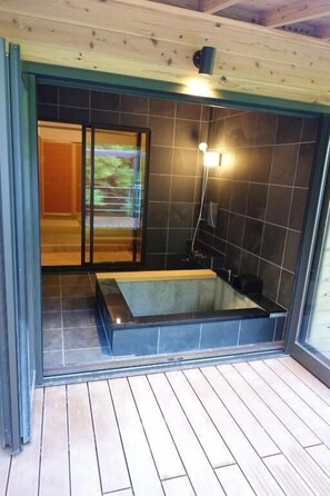 디럭스 트윈룸, 발코니, 강 전망 | 욕실