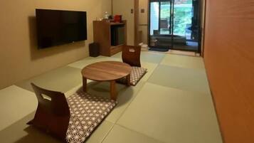 Tomannsrom – superior, balkong, elveutsikt | Spiseområde