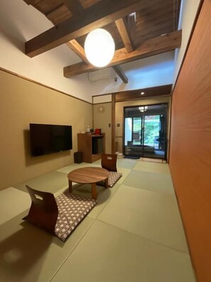 슈피리어 트윈룸, 발코니, 강 전망 | 다이닝