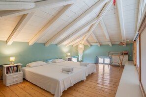 3 chambres, fer et planche à repasser, Wi-Fi, draps fournis