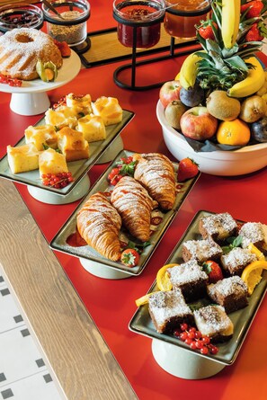 Breakfast buffet - Hotel Schani Naschmarkt (Vienna)