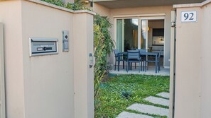 Outdoor dining - Soffio di Lago - Two Bedroom Apartment, Sleeps 4 (Desenzano del Garda)