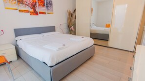 Iron/ironing board, free WiFi, bed sheets - Profumo di Rosa - One Bedroom Apartment, Sleeps 4 (Desenzano del Garda)
