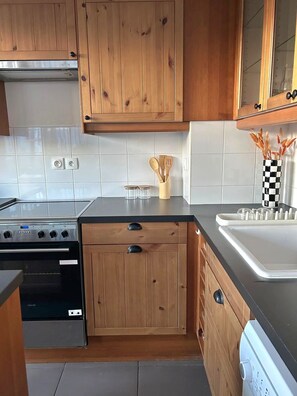 Private kitchen - Duplex 93m2- 2 bathrooms- Toulouse Airport- 8people (Blagnac)