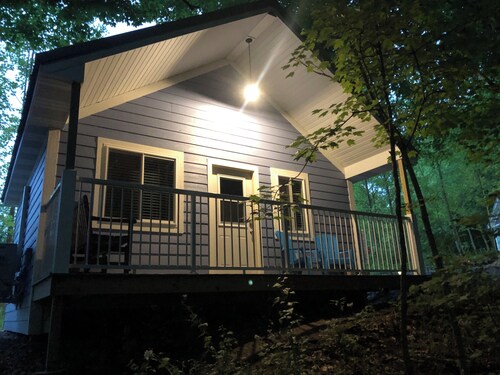 Secluded Cabin Retreat - Firepit, Nature & Relaxation
