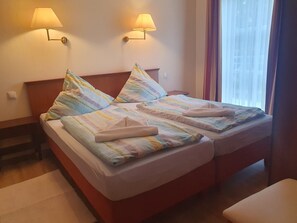 Iron/ironing board, WiFi, bed sheets