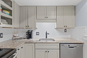 Fridge, microwave, oven, stovetop - Sonesta III 202 by Seaside Vacations & Sales (Ocean City)