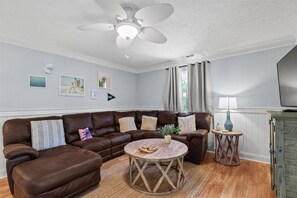 Living area - Sonesta III 202 by Seaside Vacations & Sales (Ocean City)