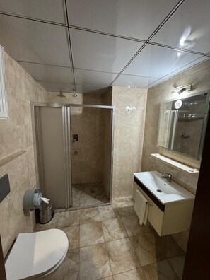 Hair dryer, towels, soap, shampoo - Mesnevi Otel Konya (Konya)