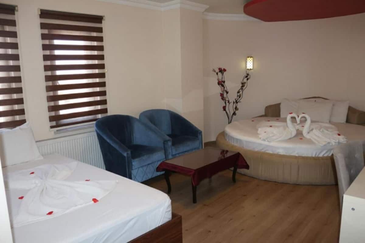 Deluxe Quadruple Room, City View