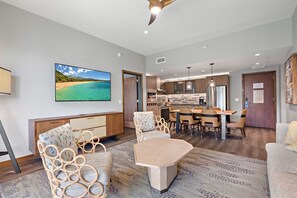 Living area - Beachfront Resort!  2 BR Luxury Penthouse (Kihei)