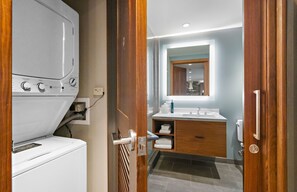 Bathroom - Beachfront Resort!  2 BR Luxury Penthouse (Kihei)