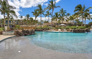 Pool - Beachfront Resort!  2 BR Luxury Penthouse (Kihei)