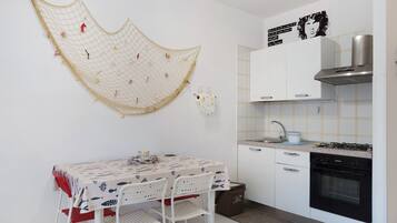 Fridge, oven, stovetop, highchair