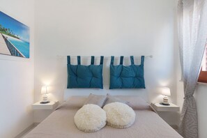 WiFi, bed sheets - Apartment 'Casa Perla Blu' with Mountain View, Wi-Fi and Air Conditioning (San Vito Lo Capo)