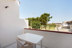 Outdoor dining - Apartment 'Casa Perla Blu' with Mountain View, Wi-Fi and Air Conditioning (San Vito Lo Capo)