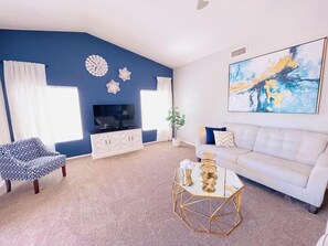 Smart TV - Comfy-cozy 1BR home in gated 55+ community (Goodyear)