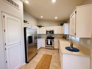 Fridge, microwave, oven, stovetop - Comfy-cozy 1BR home in gated 55+ community (Goodyear)