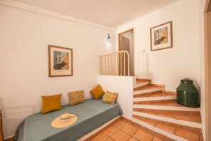 Bügeleisen/Bügelbrett, Reisekinderbett, Bettwäsche