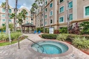 Pool - Disney Star Wars Accessible Apartment Near Parks (Orlando)